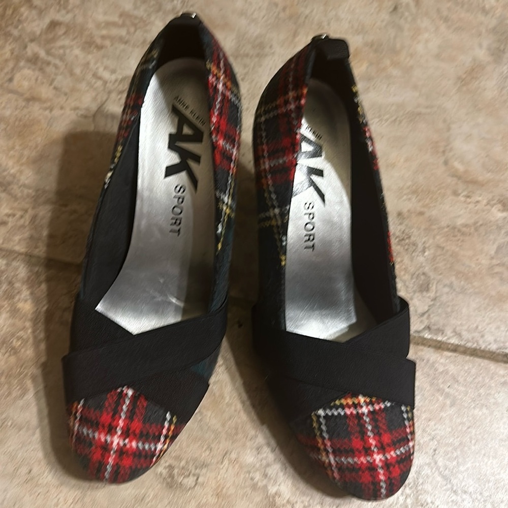 Anne Klein Sport Women's Grey Multi Color Plaid Pump